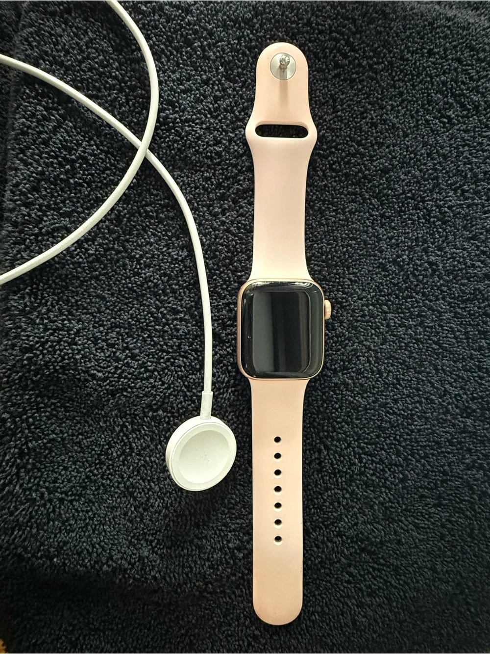 Apple SE 40MM Rose Gold Smartwatch with Pink Silicone Band Series 4 + charger